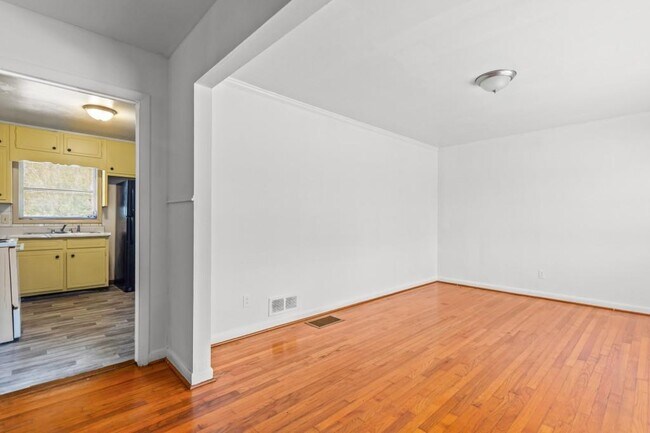 Building Photo - 4010 Emerald Lake Dr