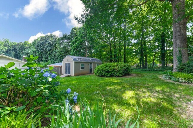 Building Photo - 4801 Sweetbriar Rd