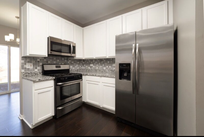 Building Photo - 4036 Blackstone Dr