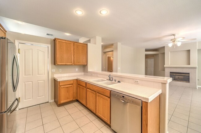 Building Photo - single story / 3 car garage / 3 bedrooms / 3 baths