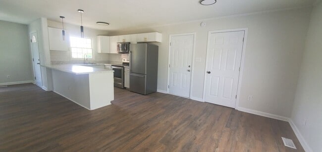 Building Photo - 483 Warmsprings Dr