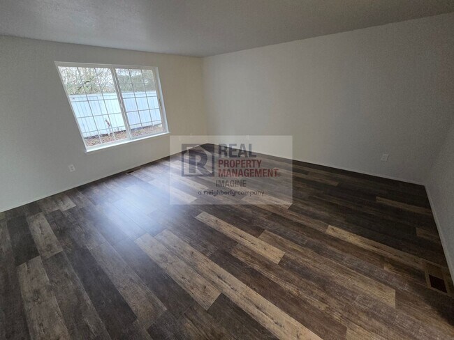 Building Photo - Check Out This Completely Remolded 3 Bedroom, 2.5 Bath Townhome!