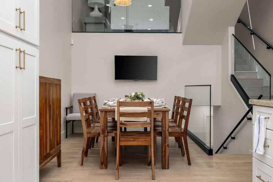 Building Photo - 357 Playa Del Sur St