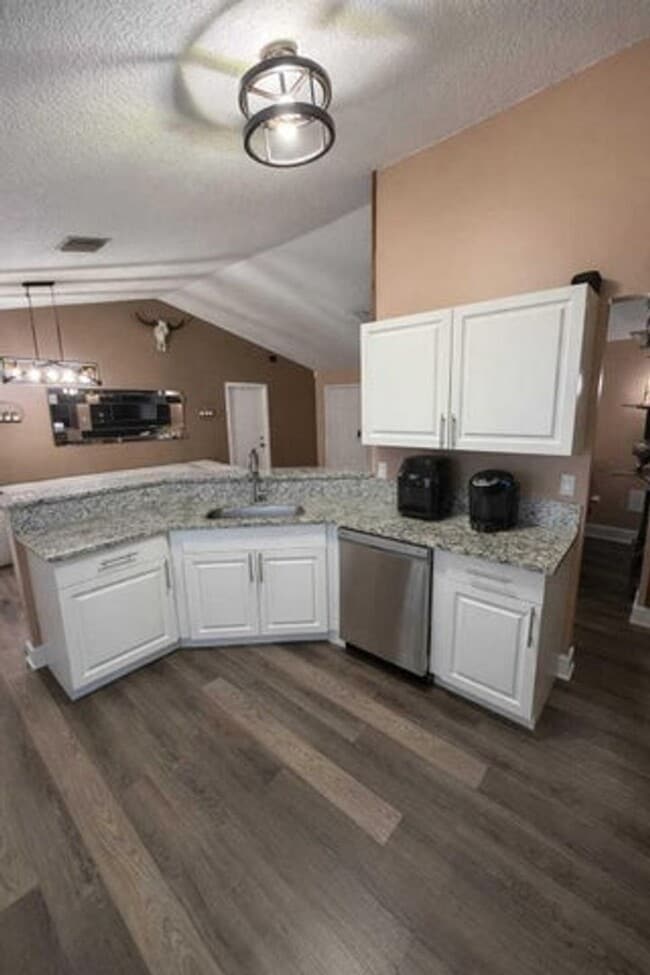 Building Photo - 15665 66th Ct N