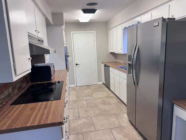 Building Photo - 2118 Westbrook Ave