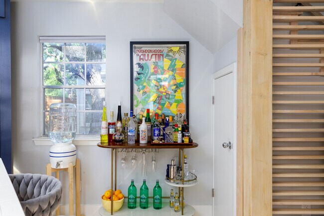 Building Photo - 1702 Drake Ave