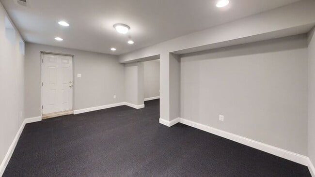 Building Photo - 3 Bedrooms 2.5 Bathrooms in Reisterstown