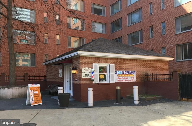 Building Photo - 1111 Arlington Blvd
