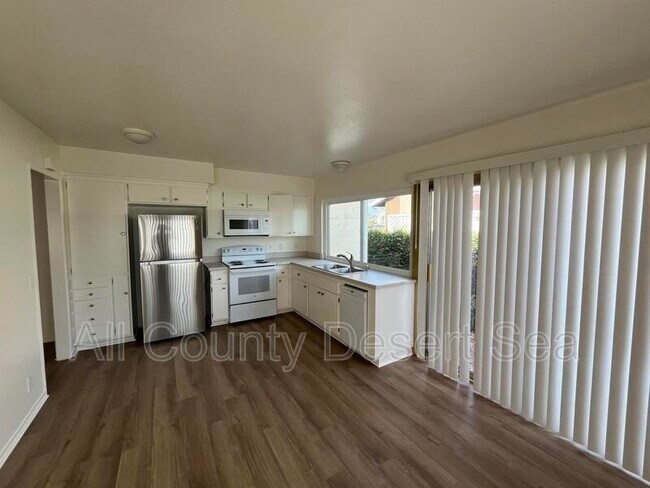 Building Photo - 5832 Nordina Dr