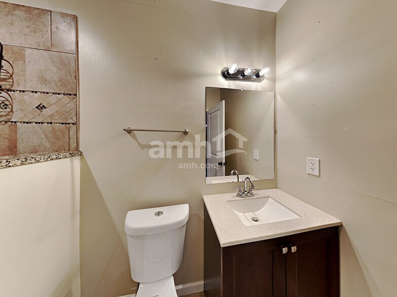 Building Photo - 586 Creek Valley Ct