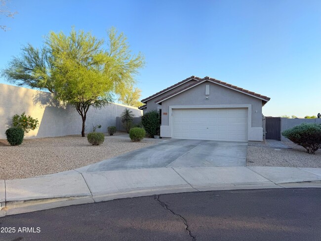 Building Photo - 17371 W Coyote Trail Dr