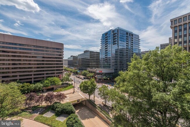 Building Photo - 1805 Crystal Dr