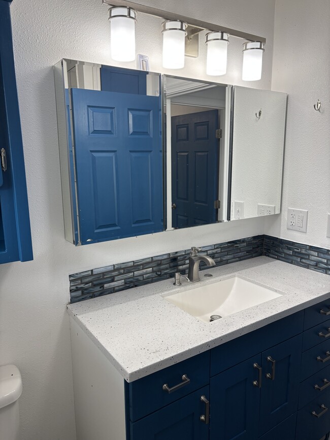 Building Photo - 901 E 800 N