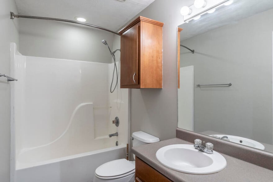 bathroom 1 - 314 Indian Pointe Dr