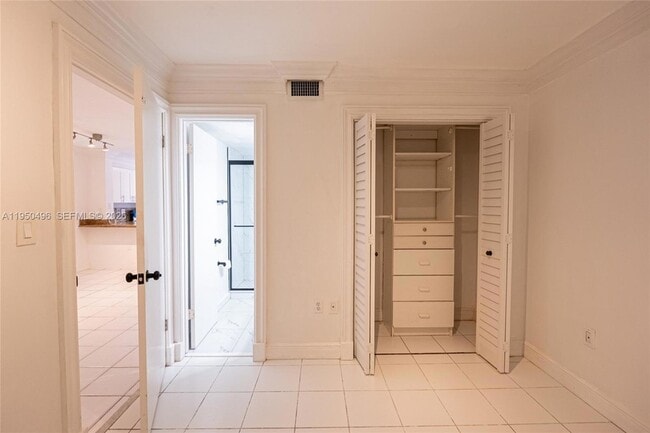 Building Photo - 2575 SW 27th Ave