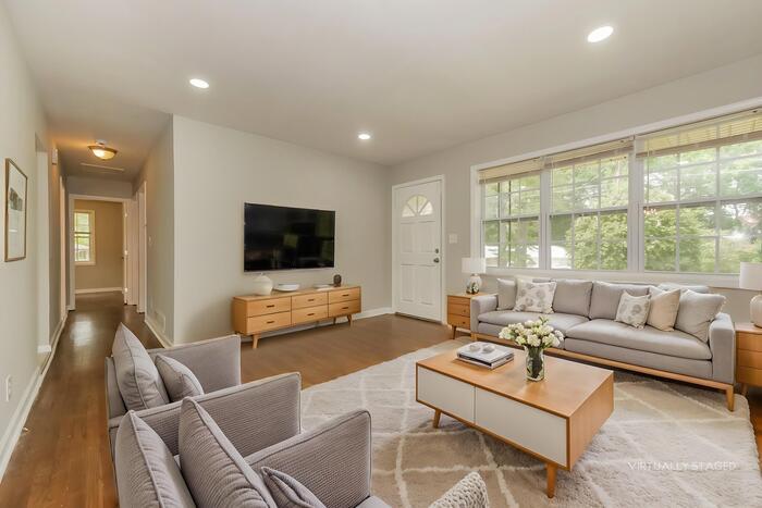 Building Photo - 195 Greenway Dr