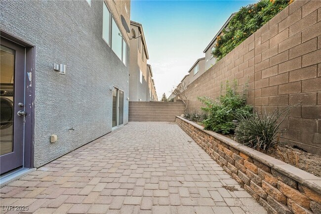 Building Photo - 8081 Misty Canyon Ave