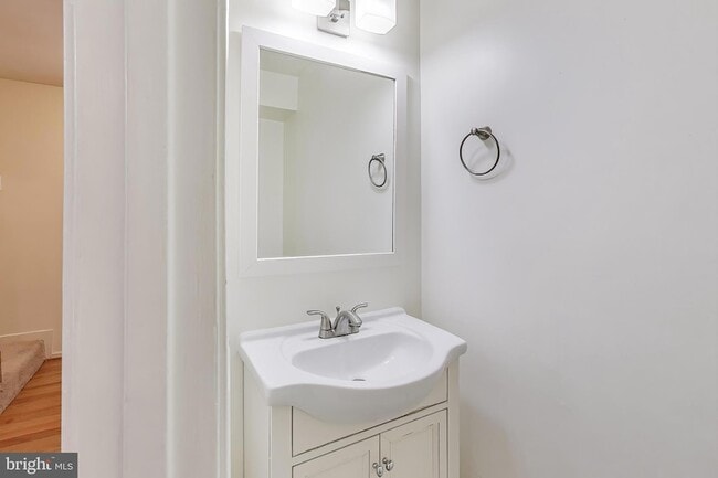 Building Photo - 16 Tabiona Ct