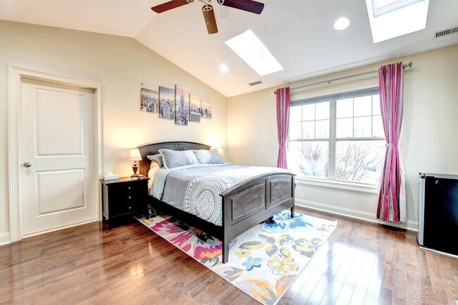 Building Photo - 1625 Paterson Plank Rd