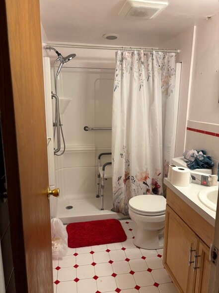 Building Photo - 2002 Arthur St