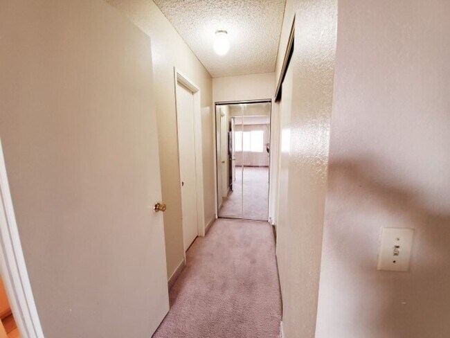 Building Photo - BEAUTIFUL 1 BEDROOM IN DESERT SHORES!