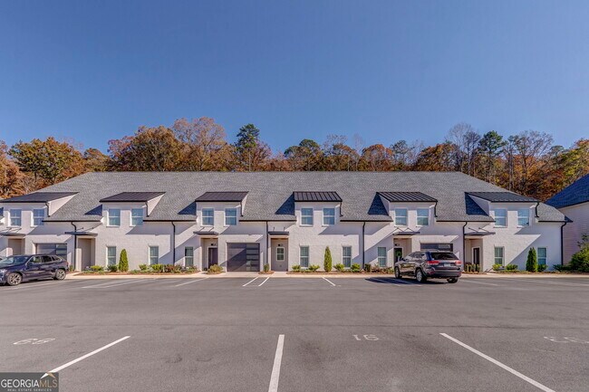 Building Photo - 93 Chateau Dr SE