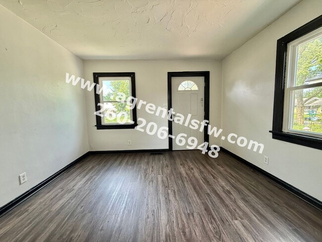 Building Photo - 2 bedroom house