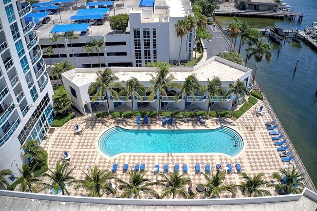 Building Photo - 1945 S Ocean Dr