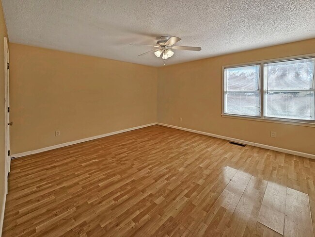 Building Photo - Charming 3 Bed, 2 Bath Home in Douglasvill...