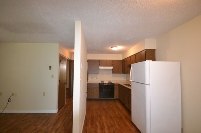 Building Photo - Calhoun Village Apartments