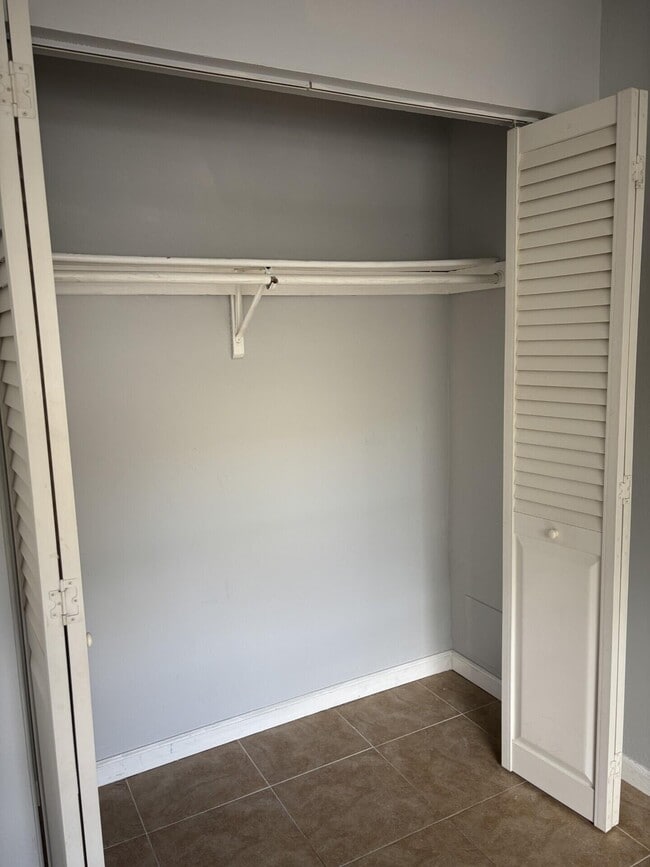 Building Photo - 5150 NE 6th Ave