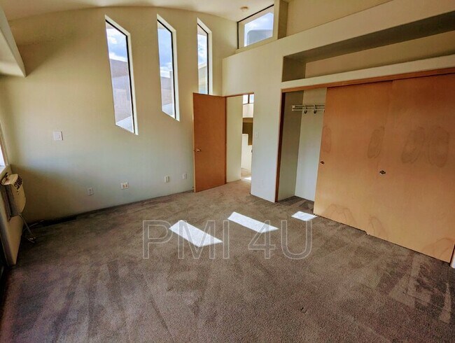 Building Photo - 4105 Bay Ct NE