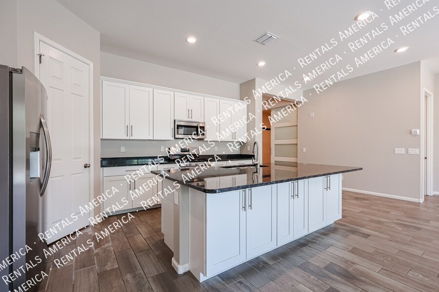 Building Photo - 3865 E Dogwood Pl