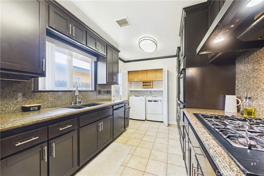Building Photo - 8412 San Marino Dr