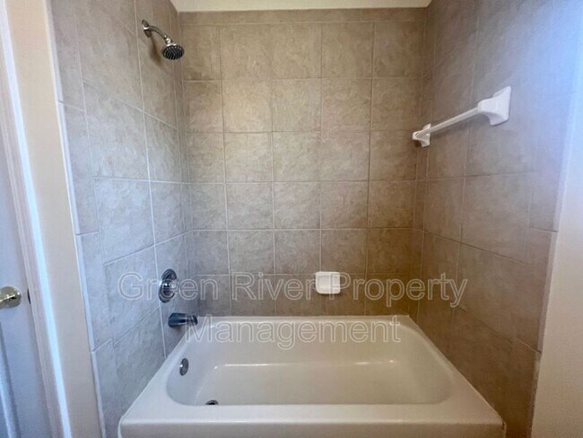 Building Photo - 2074 Heritage Oaks Ct