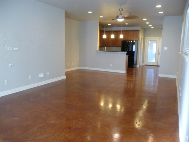 Building Photo - Awesome East Austin Townhouse