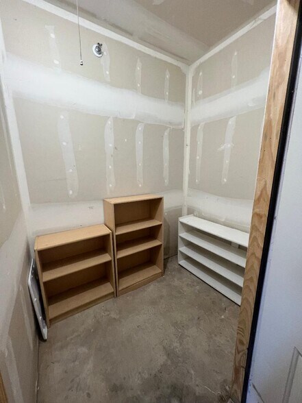 Building Photo - 12924 Ironstone Way