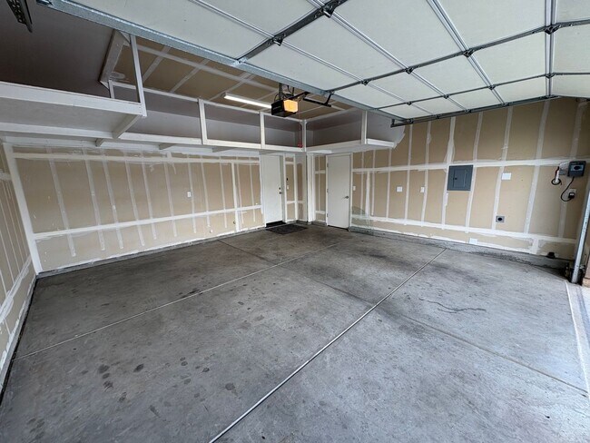 Building Photo - Lovely Clovis home Available Now!