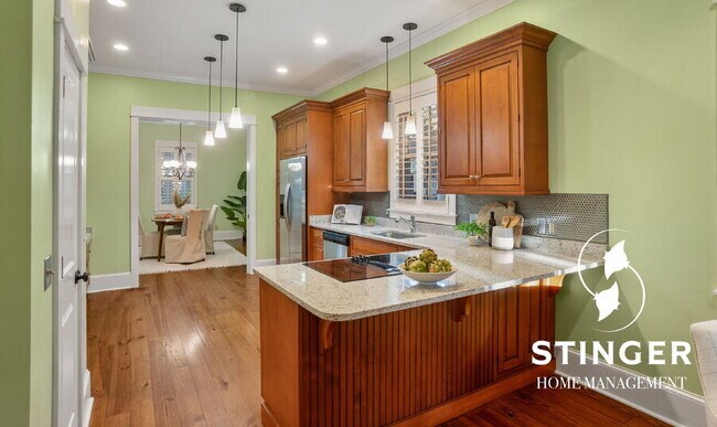 Building Photo - 14 Hayek St