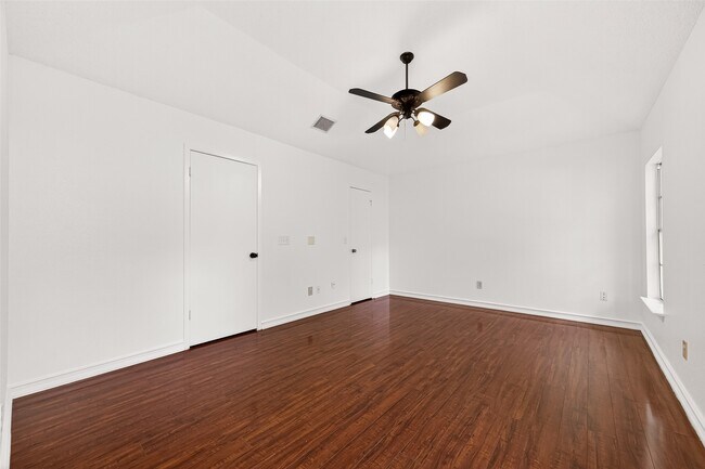 Building Photo - 42 Rockridge Dr