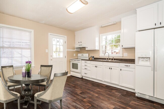Building Photo - Home near Tobacco Trail in Durham!