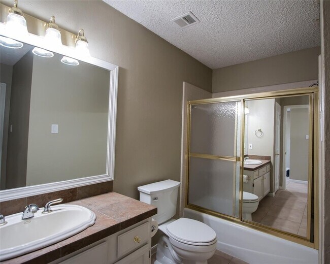 Building Photo - 202 Lakeview Terrace