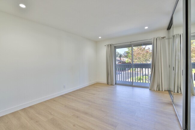 Building Photo - Newly renovated townhome in Cupertino with top schools and great amenities