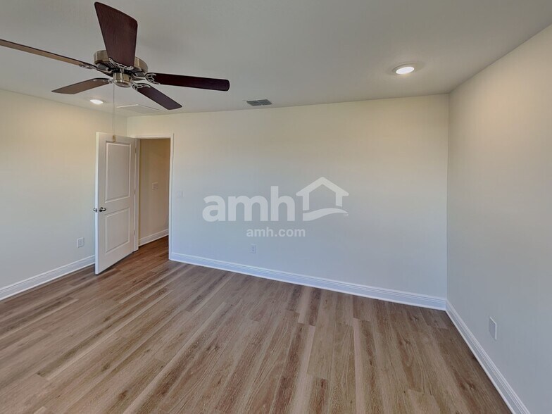 Building Photo - 5994 Sycamore Pl St