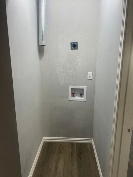 Building Photo - 3705 Ellsmere Ct