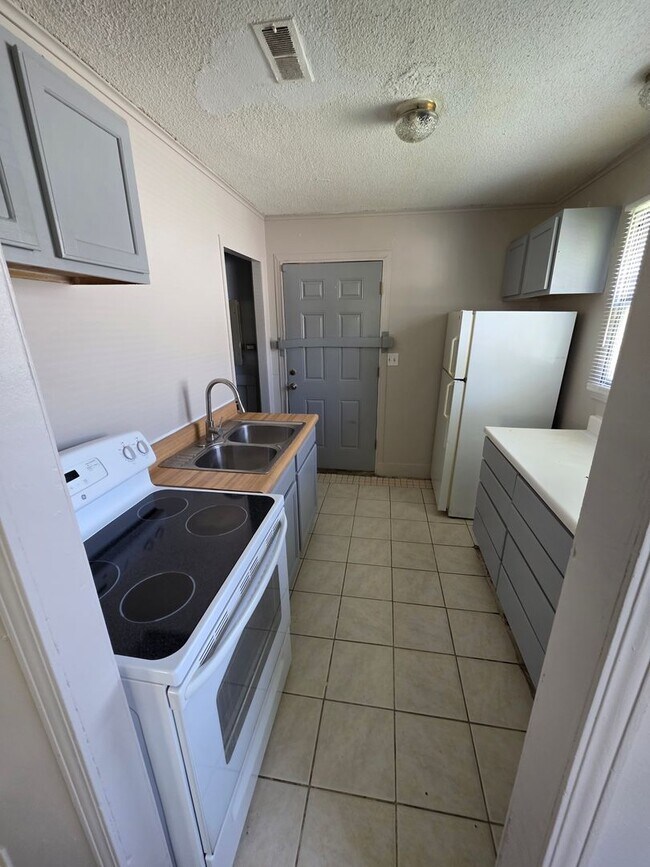 Building Photo - 3921 Burdette St