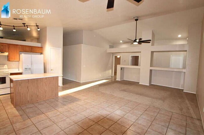 Building Photo - Gorgeous 4-bedrooms, 2-baths home with den in Peoria!