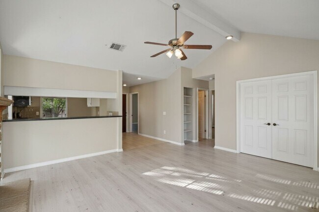Building Photo - 4522 Alamo Ave