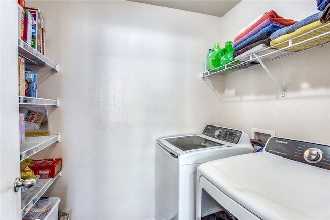 Building Photo - 5005 Village Stone Ct