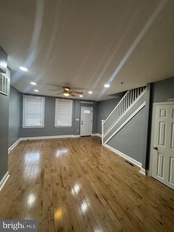 Building Photo - 3221 Lyndale Ave